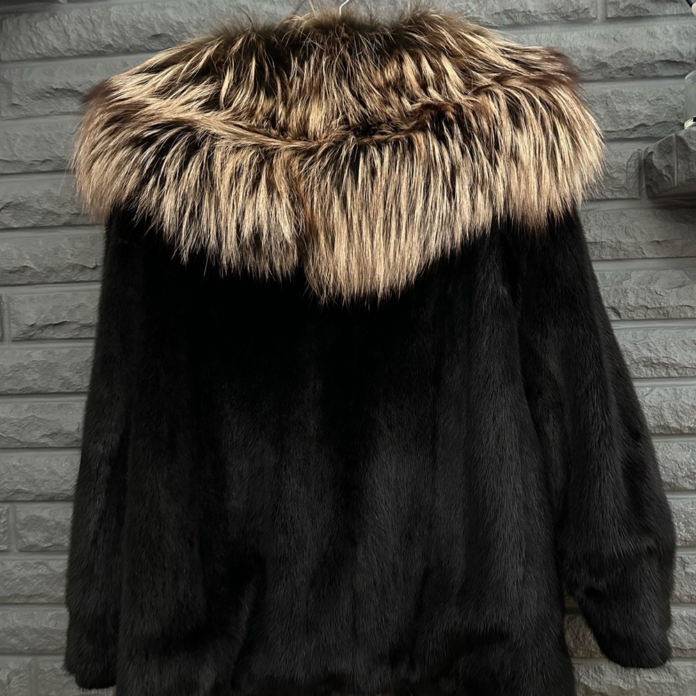 Elegant Black Fur Jacket with Tan Collar - Picture 2 of 6